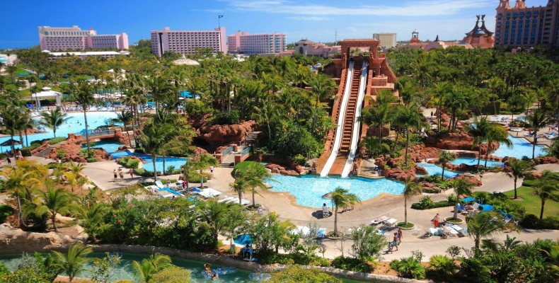 پارک آبی آتلانتیس باهاما با سرسره Leap of Faith و استخرهای فیروزه‌ای