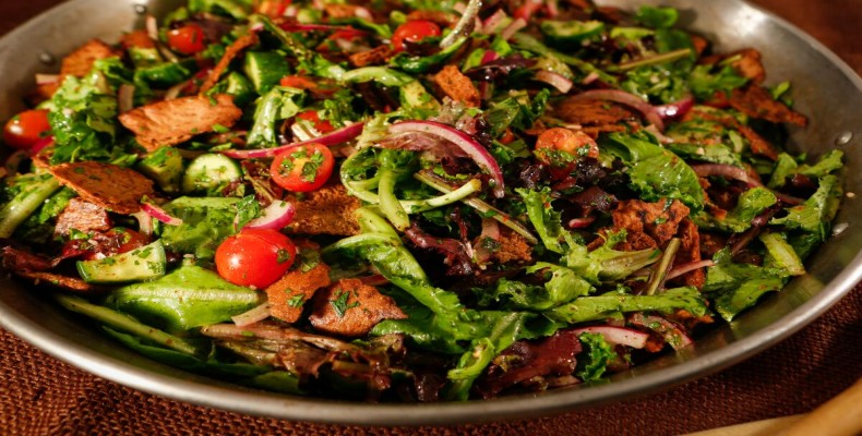 بشقاب فتوش (Fattoush)