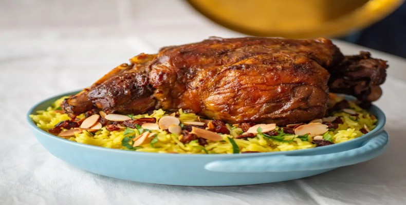 غوزی یا گوشت بره با برنج و بادام برشته