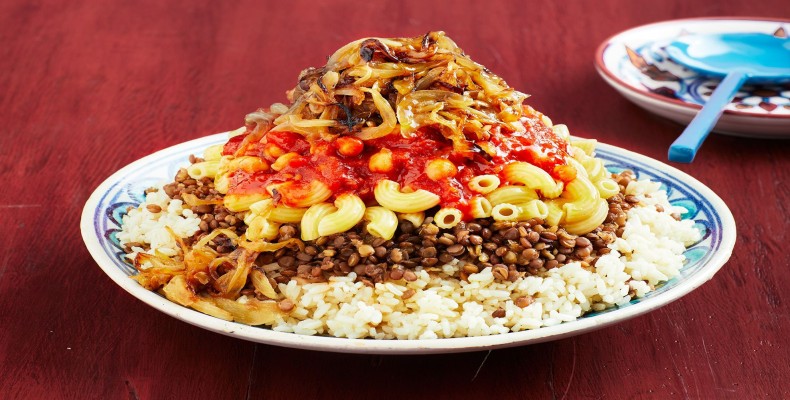 کوشاری مصری با برنج، ماکارونی و عدس؛ از غذاهای پرطرفدار در دبی