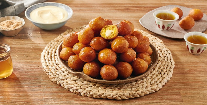 لقیمات یا پیراشکی شیرین اماراتی با شیره خرما