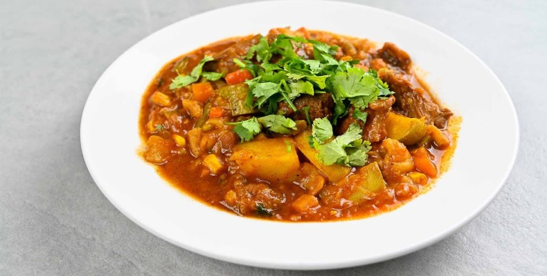 مارقوق یا خورش سنتی اماراتی با گوشت و سبزیجات