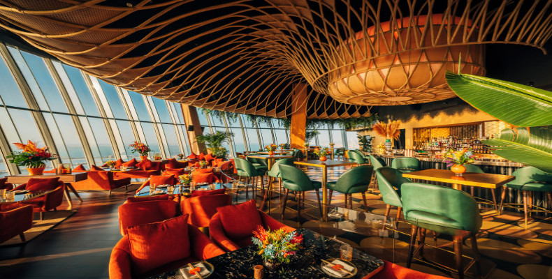 فضای داخلی رستوران سوشی ‌سامبا (SushiSamba Dubai) در دبی