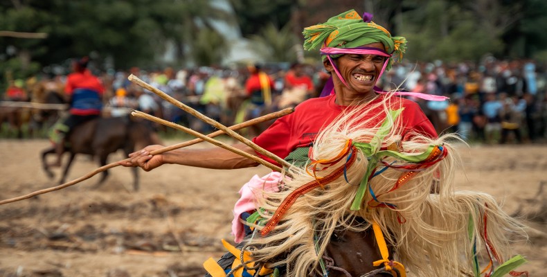 مراسم خونین پاسولا از رسم و رسوم عجیب اندونزی