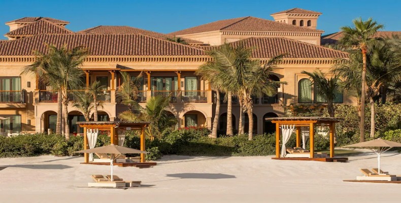 ویلاهای لوکس هتل One&Only The Palm با ساحل اختصاصی و آلاچیق‌های چوبی روی شن‌های سفید – اقامتگاهی خاص در میان هتل های ساحلی دبی