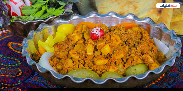 در سراسر ایران عزیز آداب و رسوم و فرهنگهای متفاوتی وجود دارد که تاثیر زیادی بر روی غذاهای آنها داشته است. هر منطقه غذاهای خاص و خوشمزهای دارد که با یکبار خوردن، مزه آنها را هیچگاه فراموش نخواهید کرد. کرمان هم از این قاعده مستثنی نیست. غذاهایی با عطر ادویههای مخصوص و طعمهای بینظیر که با خوردن آنها قطعا به دنبال دستور پختشان خواهید رفت.