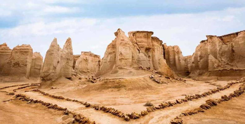 راهنمای کامل سفر به بام قشم؛ مسیرها، جاذبهها و اقامتگاهها