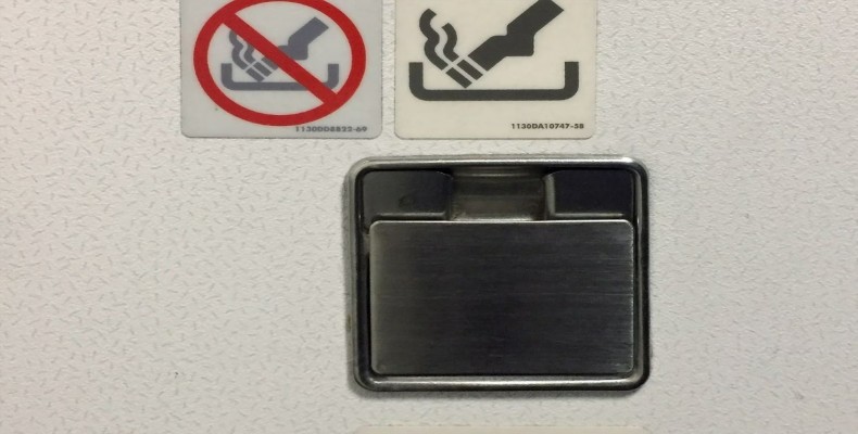 زیر سیگاری در هواپیما 