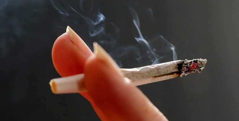 یک نخ سیگار در هواپیما 