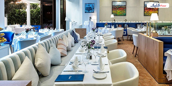 به‌خاطر پیشرفت سریع و جدیت در دیده‌شدن، دبی در سال ۲۰۰۷ جزو کشورهای پربازدید جهان بود. بیشتر گردشگران به‌خاطر دیدنی‌های متنوع دبی مانند مراکز تفریحی، رستوران‌ها، هتل‌ها، مراکز خرید و... به آن سفر می‌کنند. اگر با تور  به دبی  سفرکرده‌اید و در هتل  در حال تصمیم‌گیری برای نهار و یا شام امروز خود هستید، انتخاب مکانی برای غذا خوردن، تصمیم راحتی نیست. مخصوصاً در شهر دبی که پر از رستوران‌های متنوع با سبک و سلیقه‌های مختلف است. در این مقاله می‌خواهیم به شما بهترین رستوران‌های دبی متناسب باسلیقه شما را معرفی کنیم. از بین رستوران‌های معرفی شده، شما می‌توانید متناسب با بودجه‌ای که دارید، غذای موردعلاقه خود را سرو کنید. اگر به دنبال غذای ایتالیایی هستید و یا تایلندی، استیک دوست دارید یا غذای دریایی، فرقی نمی‌کند، در این مطلب بهترین رستوران‌های دبی را به شما معرفی خواهیم کرد. شیک‌ترین رستوران‌های دبی در این مطلب لیستی از رستوران‌های شیک دبی را آورده‌ایم تا از میان آنها رستوران مورد سلیقه خود را پیدا کنید.  COYA(بهترین رستوران آمریکایی)   COYA Dubai بیشتر از یک رستوران معمولی است. سبک رستوران Coya از فرهنگ امریکای لاتین الهام گرفته شده است. از هنر روی دیوار گرفته تا آهنگ‌های قبیله‌ای، چندین حس را از لحظه ورود به این رستوران به شما القا می‌کند. بدون شک شناخته‌شده‌ترین رستوران در دبی برای سرو غذاهای امریکای لاتین است. هیچ‌کس بدون احساس رضایت Coya را ترک نمی‌کند. منوی Coya پر از غذاهای سنتی است، همچنین غذاهای اسپانیایی، ژاپنی و چینی نیز در منو Coya قرار گرفته است. شاید تصور کنید چنین رستورانی با غذاهای بی‌عیب‌ونقص و فضای هیجان‌انگیز باید بسیار گران باشد اما این‌طور نیست، شما می‌توانید یک شب فوق‌العاده سرگرم‌کننده بدون آن که هزینه زیادی کنید را در پیش داشته باشید. این رستوران هر روز از ساعت ۱۲:۳۰ تا ۳:۳۰ ظهر و ۷ تا بامداد به‌وقت محلی سرویس‌دهنده است. اگر علاقه‌مند به غذاهای آمریکای لاتین هستید، این رستوران مطمئناً بهترین گزینه برای شما است، غذاهای لاتین در ایران به‌ندرت پیدا می‌شود و به همین دلیل پیشنهاد می‌کنم اگر مسافر دبی هستید حتماً به رستوران کویا دبی رفته و از طعم دل‌انگیز غذاهای لاتین لذت ببرید. همچنین شما به‌راحتی می‌توانید با تماس با رستوران میزی برای خود رزرو کنید. نشانی رستوران: Four Seasons Resort Dubai at Jumeirah Beach – Jumeirah شماره‌تلفن: ۰۴۳۱۶۹۶۰۰ Indochine (بهترین رستوران آسیایی)    در لیست بهترین رستوران‌های آسیایی بدون شک Indochine بهترین رستوران در دبی است که با جوایز گسترده و امتیازات بالایش، همیشه جزو برترین‌ها بوده است. با سرآشپز استیو نگوین، Indochine به‌عنوان یک رستوران شیک و مد روز شناخته می‌شود که می‌توانید غذاهای آسیایی را در محیطی دنج و صمیمی سرو کنید. Indochine در سال ۱۹۸۰ در نیویورک کار خود را آغاز کرد و حالا با کمی تغییرات مدرن در شهر دبی، غذاهای بی‌نظیری را روز میز می‌برد.  Indochine مکانی است که منوی کوکتل‌های استوایی آن بی‌نظیر است. انتخاب‌های شما می‌تواند شامل مواردی مانند La Poste با رام سفید، آلو قرمز خانگی، یوزو و لیمو و یا پنی لی، ترکیبی معطر از رام و آناناس کبابی، نارگیل برشته شده، لیموترش و میوه شور باشد. اگر به این رستوران سر زدید، منو کلاسیک Indochine بهترین راویولی ویتنامی را ارائه می‌دهد. حتماً آن را امتحان کنید. در کنار راویولی به مرغ ساتای، فو رول‌های گوشت گاو و سالاد گوشت گاو و پاپایا فکر کنید. این رستوران هر روز از بعد ظهر آماده سرویس‌دهی است.  نشانی رستوران: Gate Precinct Building 3, Level 2 , DIFC, Dubai, Dubai شماره‌تلفن:  ۰۴۲۰۸۹۳۳۳ Long Teng(بهترین رستوران چینی)    یک ضرب‌المثل قدیمی است که  می‌گوید کتاب‌ها را نباید از روی جلدشان قضاوت کرد. این ضرب‌المثل قدیمی کاملاً در مورد رستوران Long Teng صدق می‌کند. یک ساختمان با ظاهری اداری، تعجب خواهید کرد اگر بدانید رستوران مجلل long teng در آن قرار دارد. سرو غذاهایی چینی به‌طوری که تصور کنید در خود چین هستید، از ویژگی بی‌نظیر این رستوران است. رستوران غذای دریایی Long Teng در اواسط سال ۲۰۱۷ افتتاح شد و به‌سرعت شهرت خود را به‌عنوان یک رستوران چینی و مهمان‌نواز گسترش داد. رستوران Long Teng طوری طراحی شده است که توجه بازرگانان چینی در دبی را به خود جلب کند. با ساختمانی واقع شده در قلب خلیج تجاری دبی این جلب‌توجه هم اکنون در حال انجام شدن است.  اگر قرار داشتن رستوران در طبقه همکف برج‌های یو بورا (U-bora) این احساس را به شما می‌دهد که در رزرویشن هتل هستید تا رستوران؛ بنابراین توانید به طبقه بالا بروید تا فضای آشنای یک غذاخوری را احساس کنید. در طبقه بالای این رستوران دارای یک تراس بزرگ با چشم‌انداز خلیج بیزنس قرار دارد. شما می‌توانید بعد از سرو وعده غذایی خود، با یک چای سنتی چینی از دیدن این چشم‌انداز لذت ببرید.  یک آکواریوم پر از خرچنگ و شاه میگو که جلوی ورودی این رستوران قرار گرفته است به شما این امکان را می‌دهد که غذای موردنظر خود را در داخل آن انتخاب کنید. بشقاب‌های غذای Long Teng شامل انواع موجودات دریایی و سبزی‌های تازه است. علاوه بر غذاهای دریایی، منویی برای نوشیدنی‌های خاص چینی مانند چای‌ها وجود دارد. رستوران غذای دریایی لانگ تنگ باتوجه‌به منوی غذایی‌اش ثابت کرده است که یکی از بهترین‌ها است و ارزش امتحان کردن را دارد. این رستوران روزانه از ۱۲ ظهر تا ۲ نیمه‌شب باز است. آدرس رستوران: Ground Floor, U Bora Towers, Business Bay, Dubai شماره‌تلفن: ۰۴۲۴۸۱۹۹۳ Marina Social (بهترین رستوران اروپایی)   سرآشپز مشهور جیسون آترتون با افتتاح ۱۷ رستوران در جهان، اولین سرمایه‌گذار Marina Social است. بسیاری از سرآشپزهای مشهور و ستاره‌دار که در این چند سال اخیر وارد دبی شده‌اند، مشتاق بودند که در مورد داشتن بهترین رستوران در شهر دبی ادعا کنند و از این راه شهرت خود را دوچندان کنند. اما تعداد کمی از آن‌ها مانند جیسون آترتون، سرآشپز رستوران Marina Social موفق به انجام این کار شدند. رستوران Marina Social که در هتل اینتر کنتیننتال دبی قرار دارد؛ منظره‌های زیبایی از کانال‌های آبی بزرگ و تراسی جادار را ارائه می‌دهد. این رستوران مدیترانه‌ای و بریتانیایی مدرن، شیک و ساکت است و غذاهای عالی و قابل‌توجهی را سرو می‌کند. Marina Social روی ارائه غذای باکیفیت در محیطی معمولی و درعین‌حال شیک بسیار تمرکز دارد.  به‌عنوان اولین تجربه‌تان، غذایی را از منوی اسنک‌ها سفارش دهید و با آن شروع کنید. اسنک‌ها پرچرب، خامه‌ای و ترد هستند. به شما این اطمینان را می‌دهم از خوردن چورو پنیر بز با عسل تروفل (قارچ دنبلان) حتماً لذت خواهید برد، بنابراین حتماً سفارش دهید و امتحان کنید. همچنین چای و نان تست صبحانه انگلیسی که با آب قارچ، کره مغز استخوان و مخلفات عالی، بر روی یک سینی چندطبقه سرو می‌شود، بسیار خوشمزه و لذت‌بخش است. تمام غذاهای این رستوران عالی هستند، از جمله سالادهای شیرین و خامه‌ای خرچنگ آتلانتیک؛ بسته‌های نمکی و خوشمزه پاستای آگنولوتی اردک. همچنین پای (کیک) بلدرچین که گوشتی، کره‌ای و بسیار خوشمزه است، همراه با معجون خامه‌ای سرو می‌شود و می‌تواند دلتان را آب کند.  به دلیل مکان قرارگیری و شلوغی آن، پیشنهاد می‌شود که قبل از رفتن به این رستوران، میز خود را رزرو کنید.  آدرس رستوران: Level 1, InterContinental Dubai Marina, Dubai Marina, Dubai شماره‌تلفن: ۰۴۴۴۶۶۶۶۴ Scalini (بهترین رستوران ایتالیایی)    رستوران ایتالیایی Scalini اولین‌بار در منطقه چلسی لندن راه‌اندازی شد و پس از مدتی به‌خاطر غذاهای ایتالیایی خیلی خوبش معروف شد؛ بنابراین، زمانی که یک شعبه از این رستوران در آغاز سال ۲۰۱۸ در دبی افتتاح شد، توجه همه را به خود جلب کرد. Scalini که در هتل چهارفصل در جاده ساحلی جمیرا واقع شده است طعم متنوع غذاهای خود را از لندن و ایتالیا به امارات داده است. Scalini یک تکامل طبیعی از یک برند معتبر است که جذابیت محبوب، منوی در حال تکامل و نفیس را حفظ می‌کند.  Scalini با فضای داخلی سنتی خود به سبک ایتالیایی دارای رنگ‌های خنثی ملایم و ترکیبی معاصر از آثار هنری رنگارنگ است و حال و هوای ساحلی جنوب ایتالیا را تداعی می‌کند. همچنین از مهمانان دعوت می‌شود تا در تراس دلربا و صمیمی که یادآور یک مقصد اصلی و فریبنده کامپانیا است، ناهار بخورند. سوار آسانسور شوید و به پایین بروید، وقتی به آنجا رسیدید بر روی تراسی که کاملاً زیر آب قرار دارد، راه بروید. ازآنجایی‌که محیط بیرونی رستوران کاملاً مجهز به سیستم تهویه مطبوع است، حتی در طول تابستان نیز می‌توانید به این مکان بروید.  رستوران ایتالیایی Scalini منو متنوعی دارد که همه نوع غذایی را در برمی‌گیرد، اما حتماً آووکادو اسکالینی، همراه با سالاد مخصوص این رستوران که از آووکادو، پنیر موزارلا، کنگر فرنگی (آرتیشو) و گوجه‌فرنگی درست می‌شود، را سفارش دهید. غذاها تازه، سبک و خوشمزه هستند. نوکی (Gnocchi) با پاستو ارزش غذایی بالایی دارد و تکه نسبتاً بزرگی از آن با سس چربی پوشانده می‌شود. اسپاگتی لابستر مخصوص (خرچنگ) را از دست ندهید و حتماً امتحان کنید که به طور هنرمندانه‌ای با مقدار زیادی پاستای آل دنته سرو می‌شود. سس آن ساده، خوشمزه و بسیار محبوب است.   آدرس رستوران: Restaurant Village, Near Four Seasons Hotel, Jumeirah Road, Jumeirah 2, Dubai شماره تلفن: ۰۴۳۴۹۰۰۶۸ در آخر یکی از بهترین شهرهایی که همیشه می‌توانید برای سفر رفتن انتخاب کنید دبی است. این شهر زیبا و پیشرفته علاوه بر مراکز خرید بسیار به‌روز و متنوعی که دارد از سرگرمی‌های خاص خودش نیز بهره‌مند است. با انتخاب تور دبی می‌توانید تجربه‌ای تازه و خاطره‌انگیزی را در کنار خانواده یا دوستانتان داشته باشید. در این شیک‌ترین رستوران‌های دبی را به شما معرفی کردیم. امیدواریم این مطلب برای شما مفید واقع گردد. 