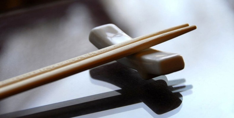 نحوه درست استفاده از چاپستیک در چین | اشتباهات رایج هنگام غذا خوردن در چین