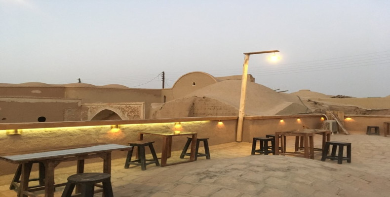 چای‌خانه احسان در شب