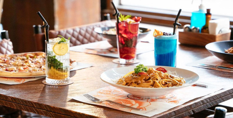 بهترین رستوران اصفهان از نظر مردم ، رستوران نیوشا