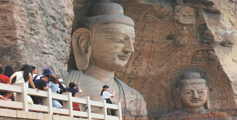 بازدیدکنندگان از آثار باستانی چین