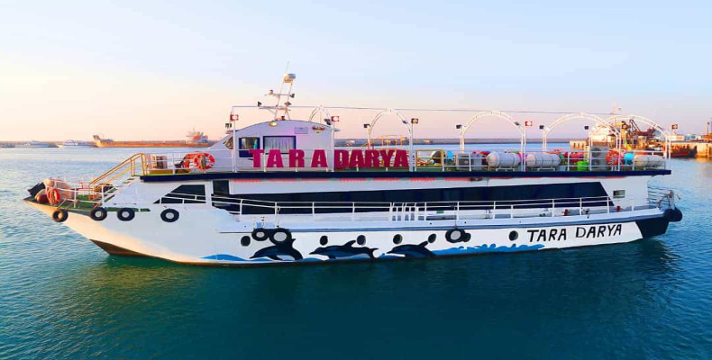 کشتی تفریحی جزیره قشم