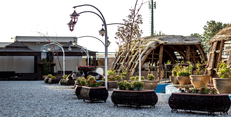 رستوران شاندیز سرسبز کرمانشاه