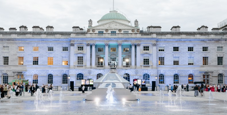 ساختمان سامرست هاوس از جاهای دیدنی لندن