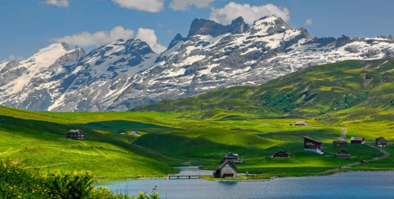 طبیعت چشم‌نواز کوه‌های آلپ در سوئیس، از سرسبزترین کشورهای جهان