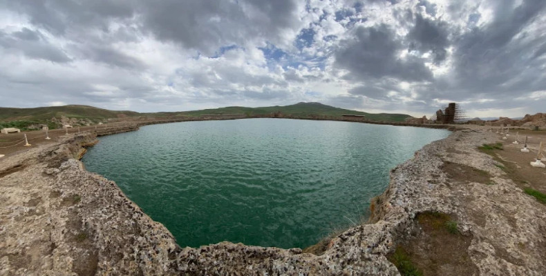 دریاچه تخت سلیمان ؛ تکاب