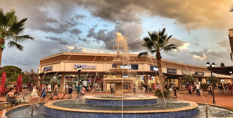 مرکز خرید AVM کوش آداسی – فروشگاه‌های برند و مدرن در نزدیکی ساحل اژه