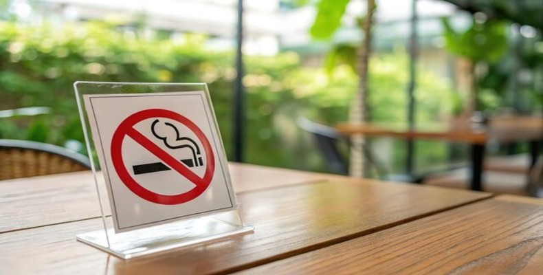 تابلوی ممنوعیت سیگار کشیدن در پارک‌های روسیه؛ از قوانین جدید سفر به روسیه