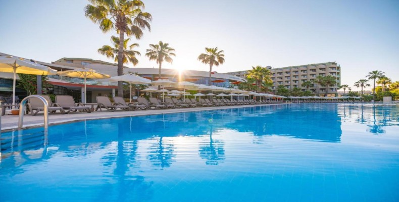 هتل وان‌ریزورت گلدن کوست و آکوا  (VONRESORT Golden Coast & Aqua)