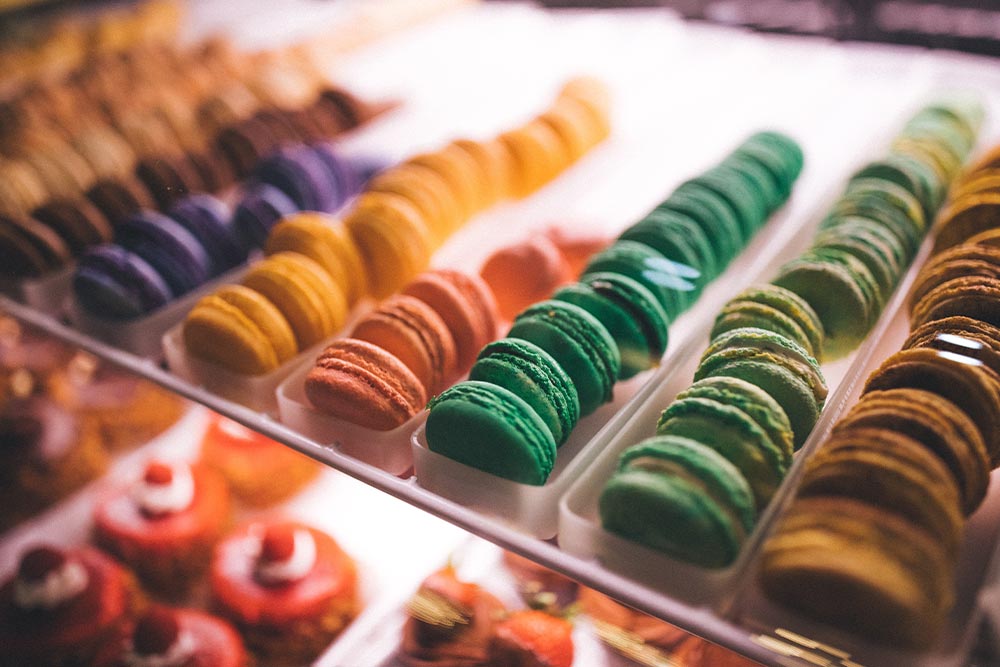 ماکارون از شیرینی های فرانسوی