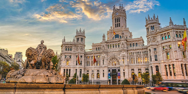 تفریحات شبانه مادرید؛ از خرید در Gran Via تا معبد Debod