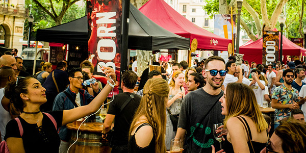 غذاهای خیابانی بارسلون؛ از سیب‌زمینی‌های خوشمزه تا ساندویچ بیکینی!