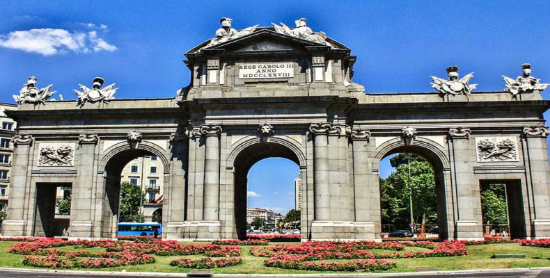 بنای یادبو پوئرتا د آلکالا د Puerta de Alcalá