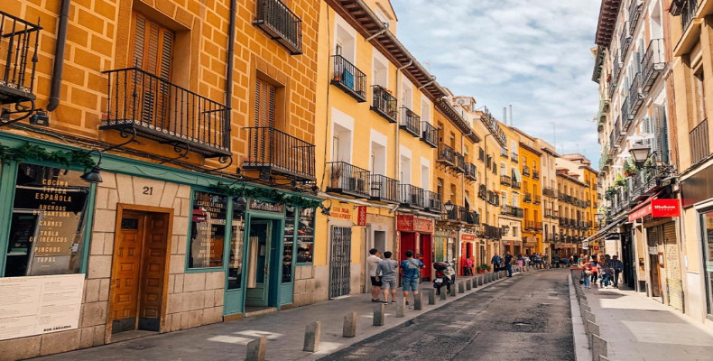 کال د کاوا باجا( Calle de Cava Baja)