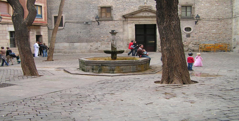 میدان Plaça de Sant Felip Neri