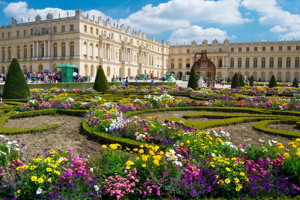 Gardens full of flowers in Paris