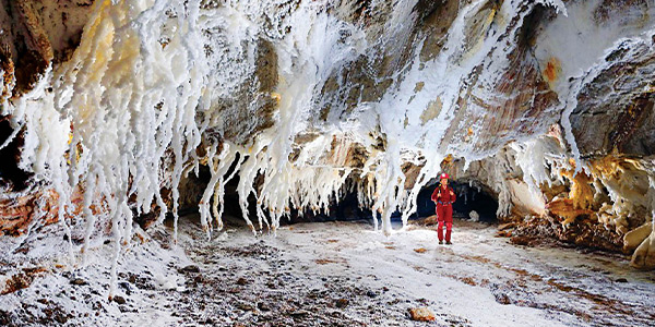 غار نمکدان قشم