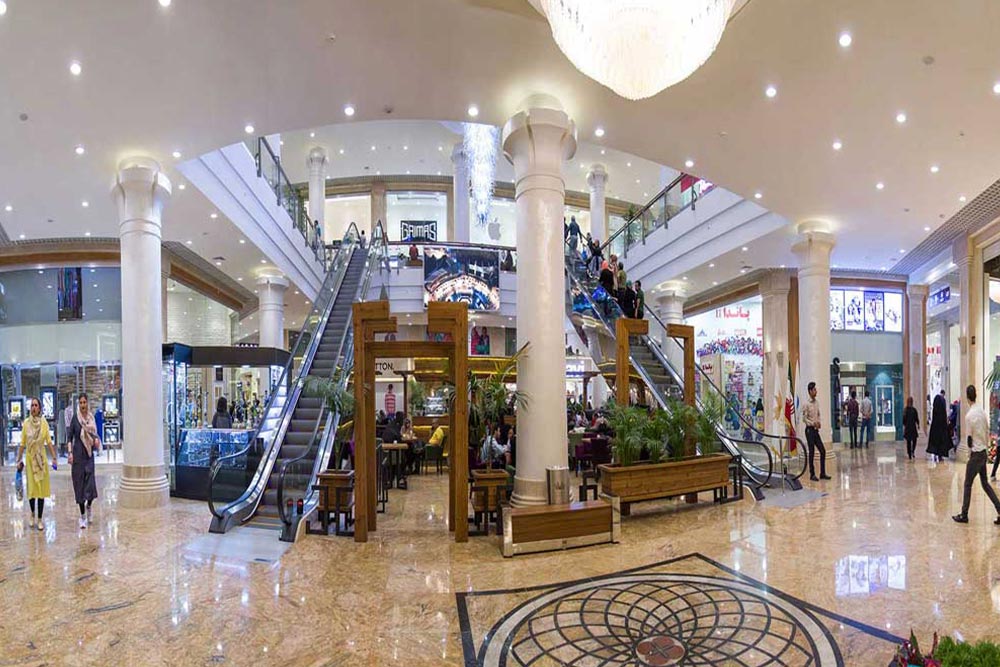 خرید در مرکز خرید کیش