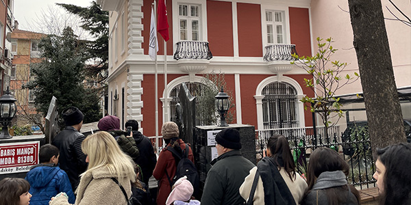 درباره خانه باریش مانچو؛ موسیقی‌دان اهل استانبول
