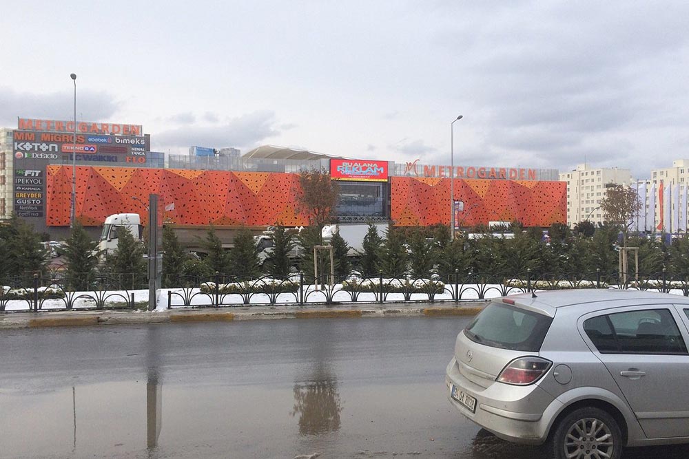 Metro Garden shopping center