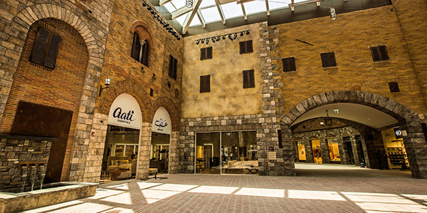 مرکز خرید اوت لت ویلج؛ برند نایک نصف قیمت بخر!