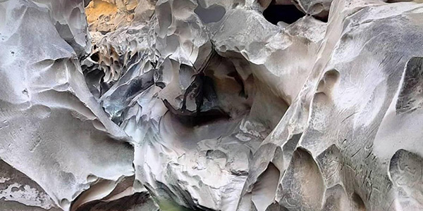 تنگه چاکاویر، سیارهای با آبهای فیروزهای