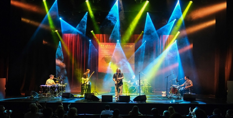 سفر به استانبول در پاییز و شرکت در جشنواره جاز