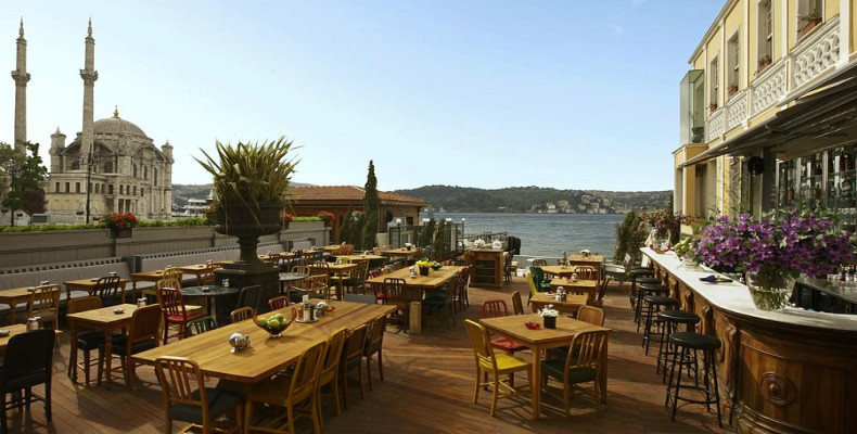 سفر به استانبول در پاییز و کافه های رو به بسفر