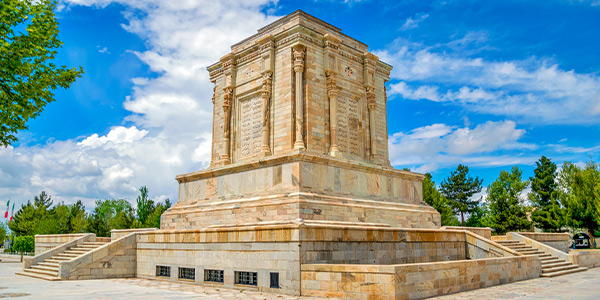 سفر به مشهد در پاییز؛ خزان را در مشهد حس کنید!