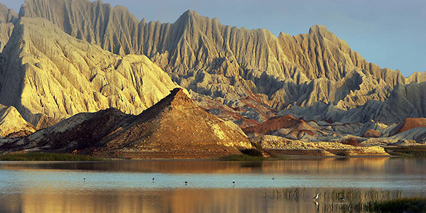 چابهار در پاییز؛ از گورستان جن تا غارهای تیس!