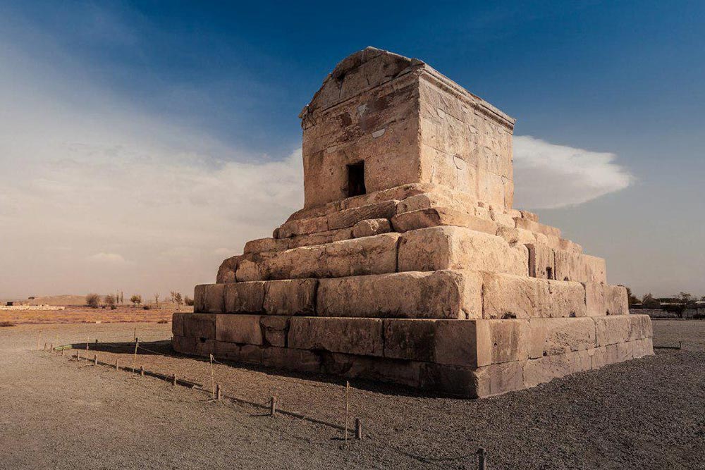 پاسارگاد از مکان ‌های تفریحی شیراز