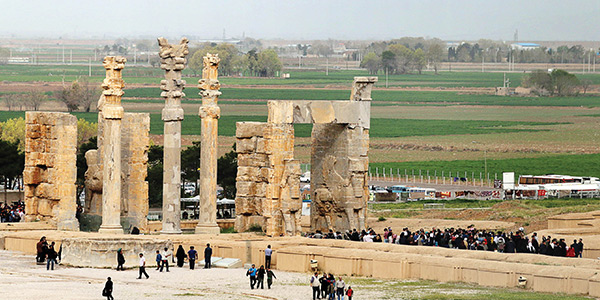 مکان های تفریحی شیراز؛ از بارانداز پادشاه تا گنبد سبز شعر!