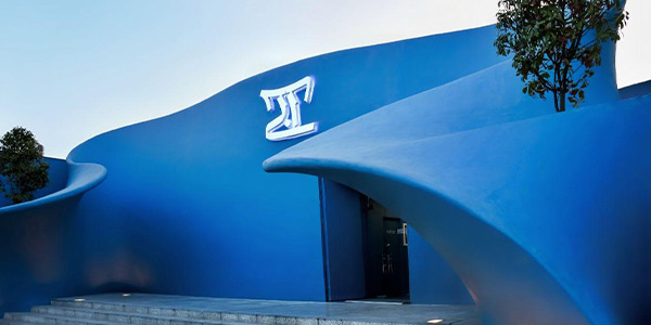 مرکز فرهنگی آبی؛ محل تلاقی کتاب‌ و کافه و آرامش