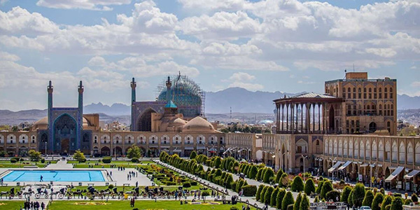 سفر به اصفهان در بهار؛ از آتشگاه تا باغ گل ها!