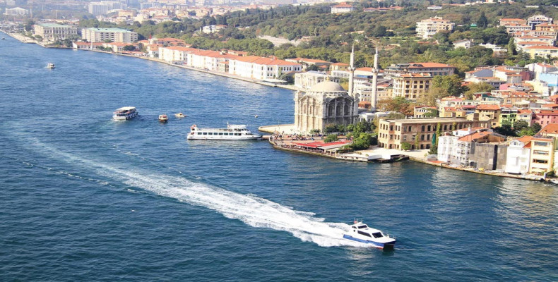 کشتی و مناظر زیبای تنگه بسفر