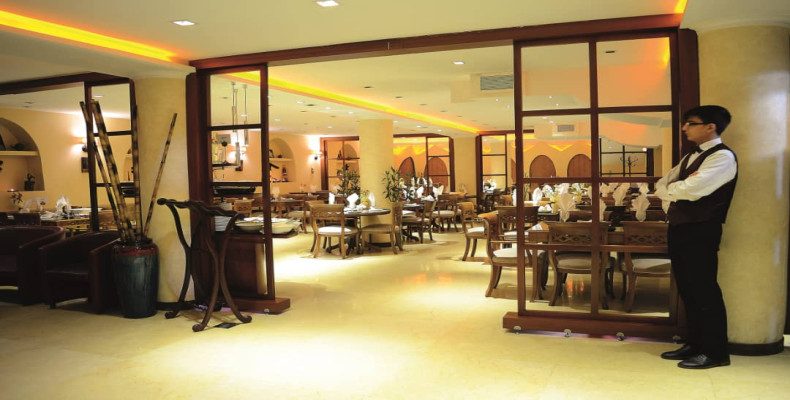 رستوران شمشیری در بازار تهران