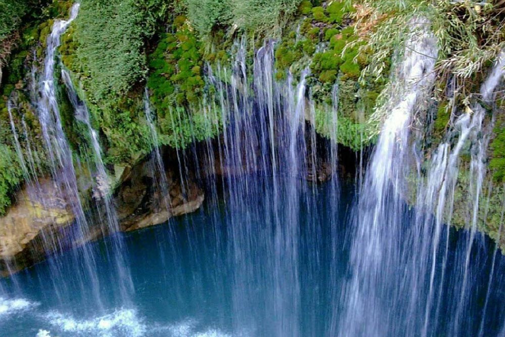 آبشار آب ملخ